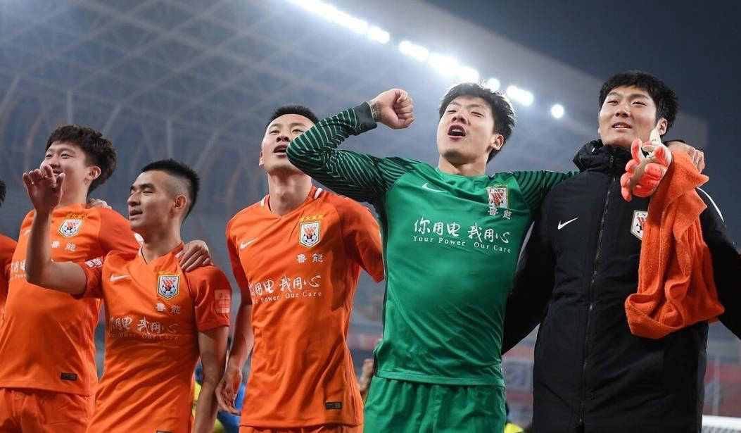 爱游戏官网-关于鲁能主教练调整战术，球队表现有所改善的信息