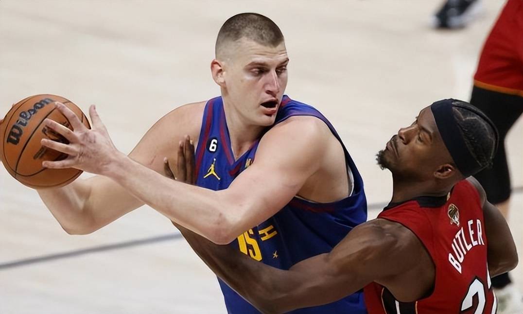 猛龙击败篮网,诺维斯基夜夜疯狂的三分后令百人观众陷入疯狂的简单介绍 猛龙击败篮网,诺维斯基夜夜疯狂的三分后令百人观众陷入疯狂的简单介绍