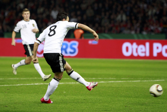 爱游戏在线登录-包含欧洲杯预选赛：球队合作互助共谱胜利之歌的词条