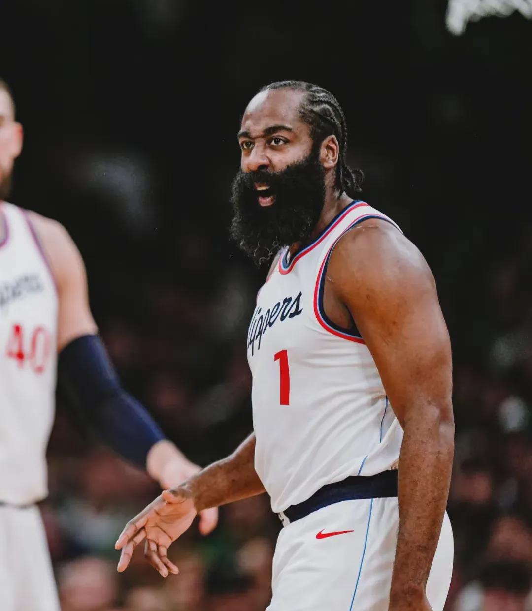 爱游戏网页版-快船惨遭逆转，莱昂纳德表现神勇