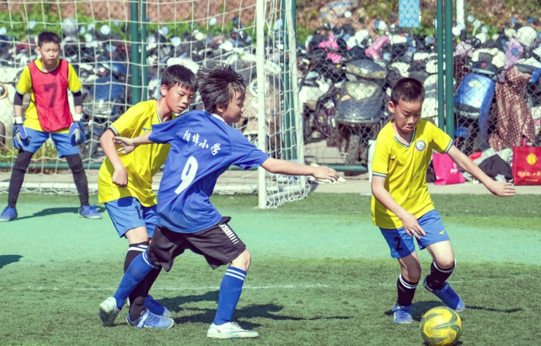 爱游戏体育链接-精彩纷呈的足球赛事，球迷热情高涨