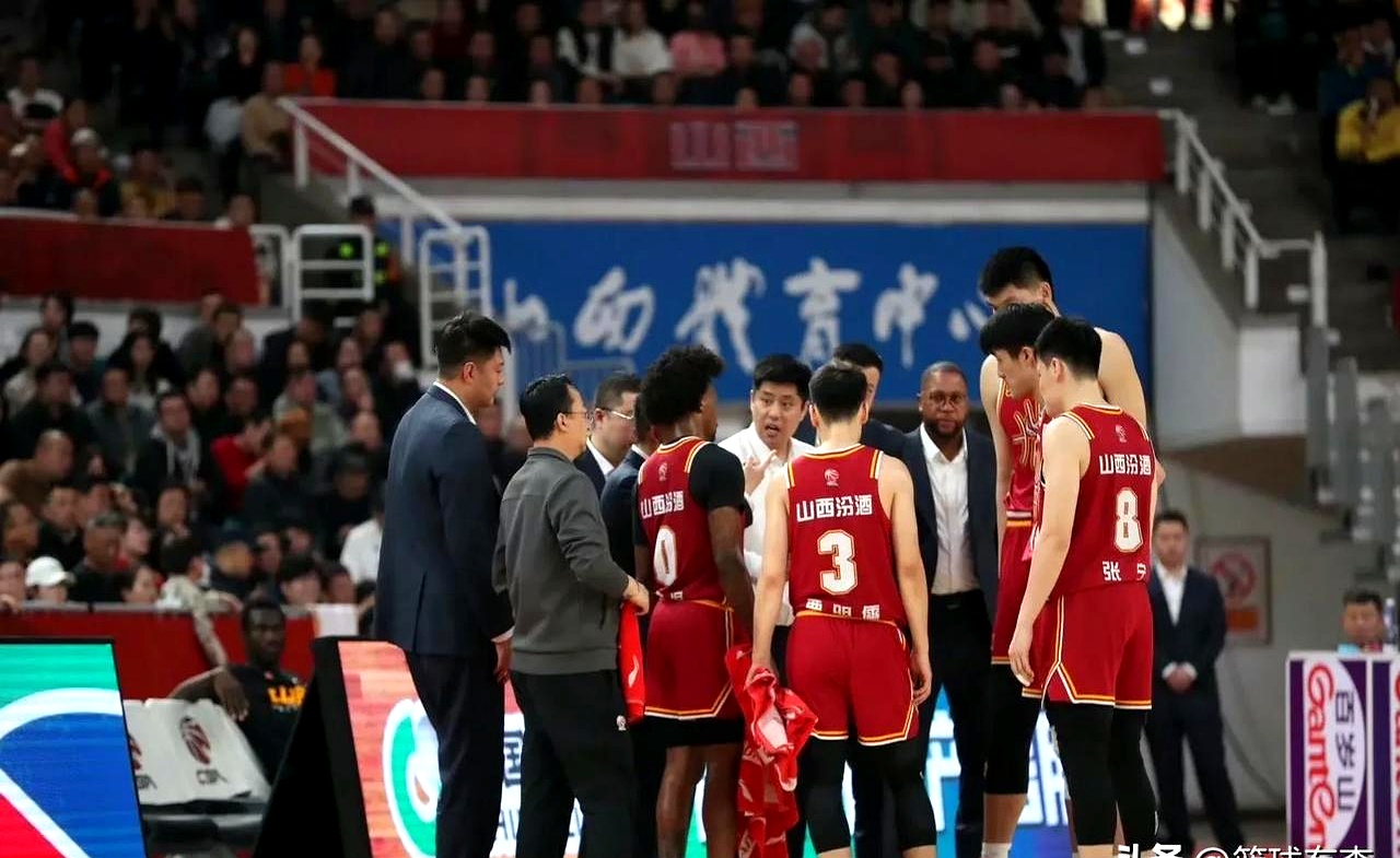 爱游戏app下载-广东男篮客场高效进攻，击败青岛队保持不败的简单介绍