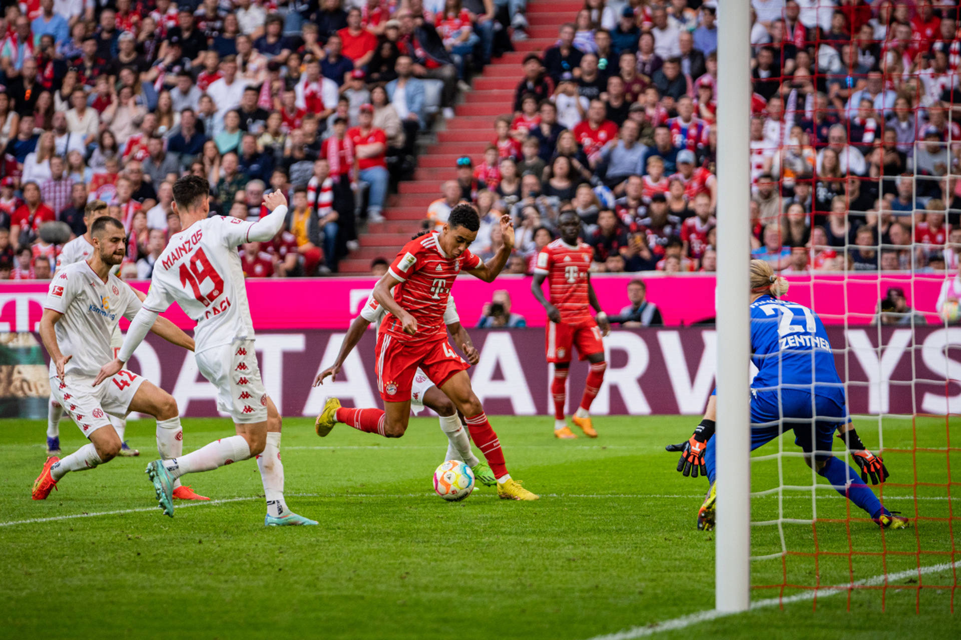 爱游戏官方入口-西汉姆联客场战胜谢菲联，挺进积分榜前列的简单介绍