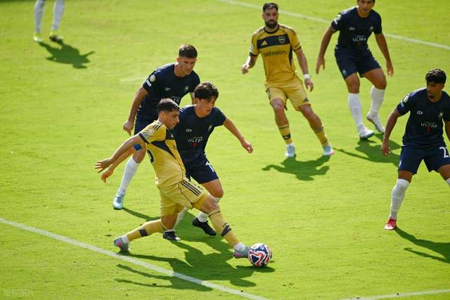 智利与意大利战平:南美球队逆袭成功挺进八强 智利与意大利战平:南美球队逆袭成功挺进八强