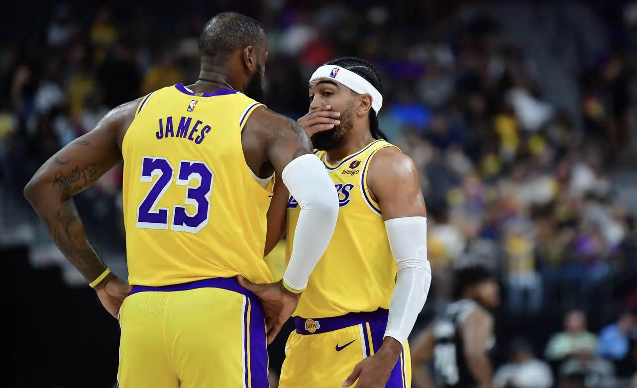 詹姆斯压哨进球!湖人总决赛首胜 詹姆斯压哨进球!湖人总决赛首胜