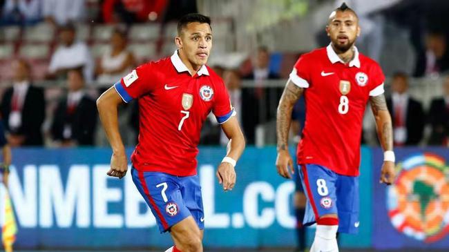 智利队奋勇前进,坚持不懈 智利队奋勇前进,坚持不懈