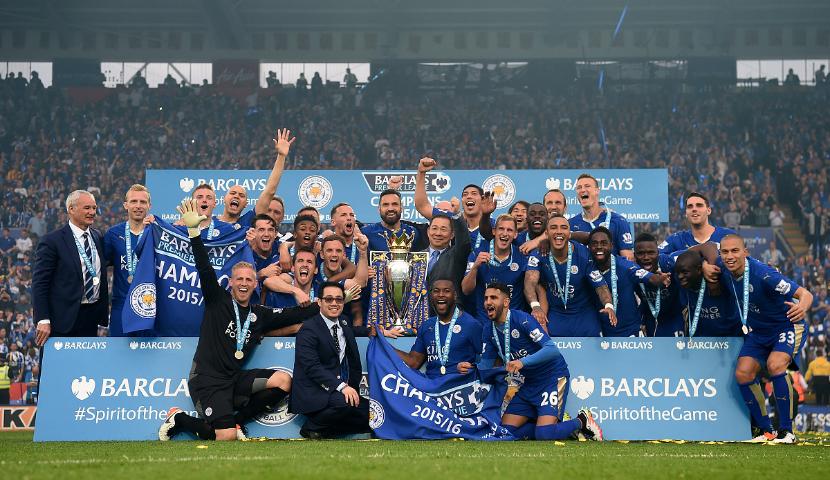 国际米兰球迷们庆祝队伍的连胜