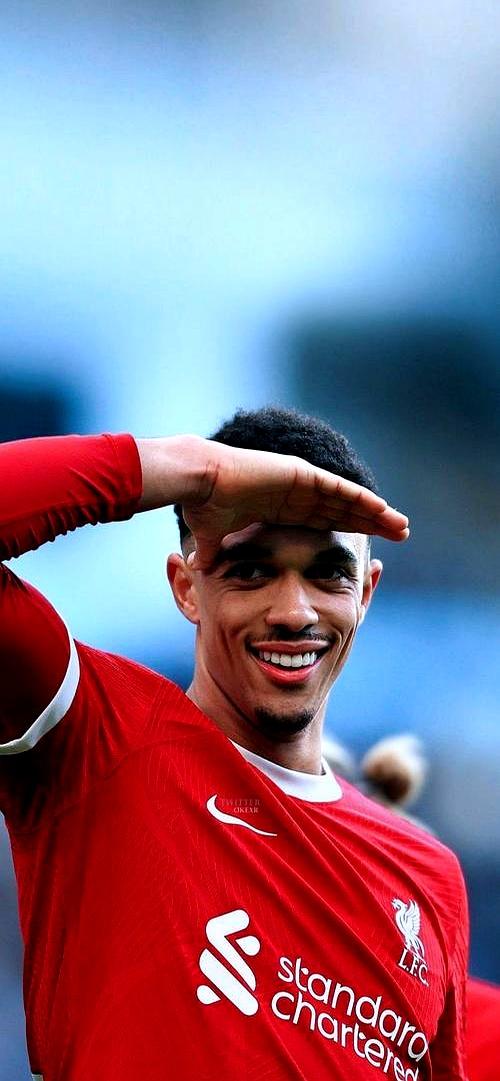 利物浦后卫获得赛季MVP，球迷纷纷点赞