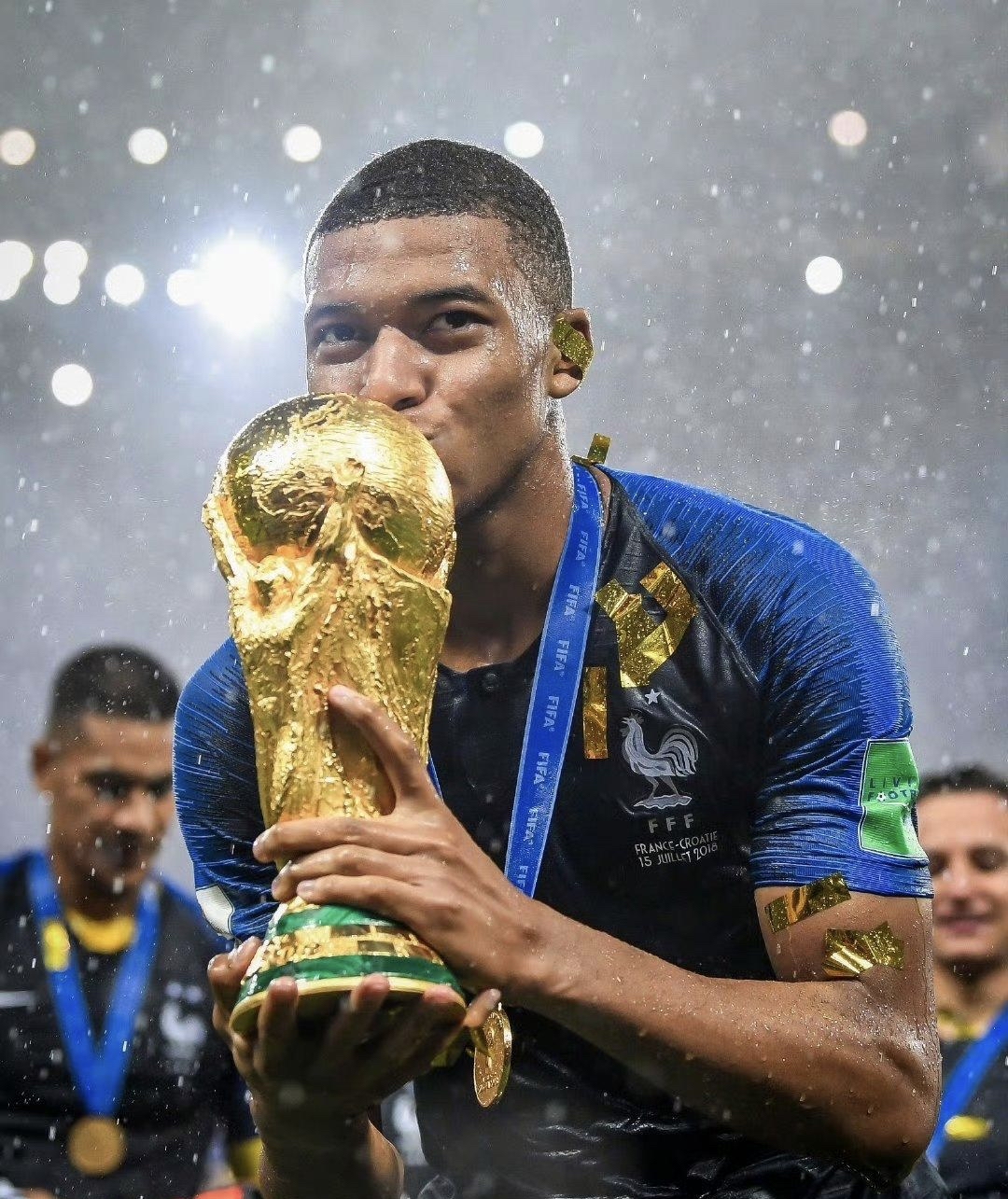 姆巴佩完成转会！皇马官宣法国天才正式加盟球队的简单介绍