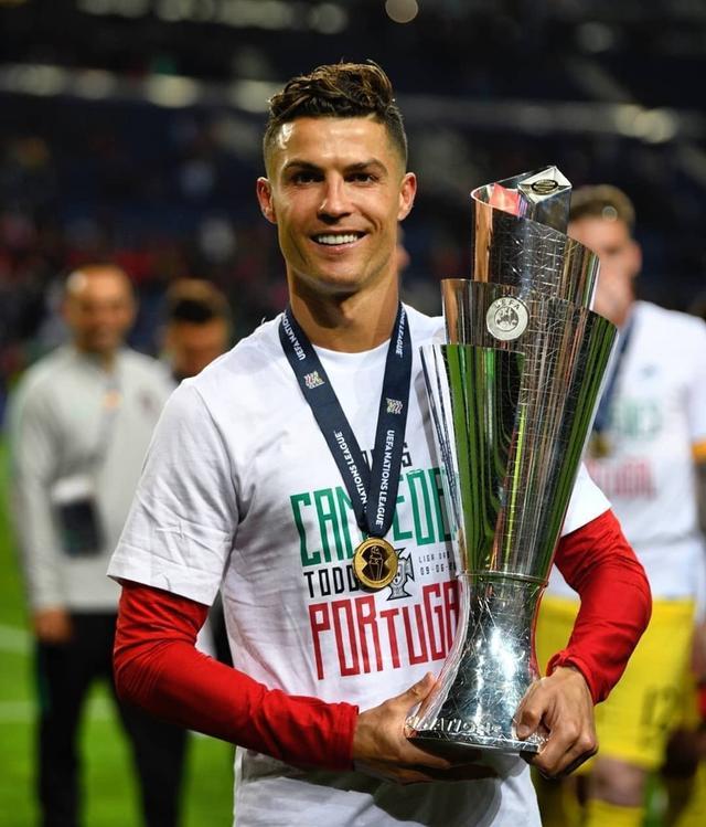 爱游戏网页版登录入口-包含拜仁官方宣布C罗加盟，球迷狂欢：终于等到你！的词条