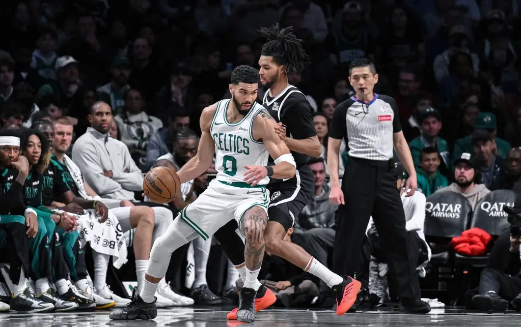 爱游戏app-篮网告捷凯尔特人，亚当斯表现全面