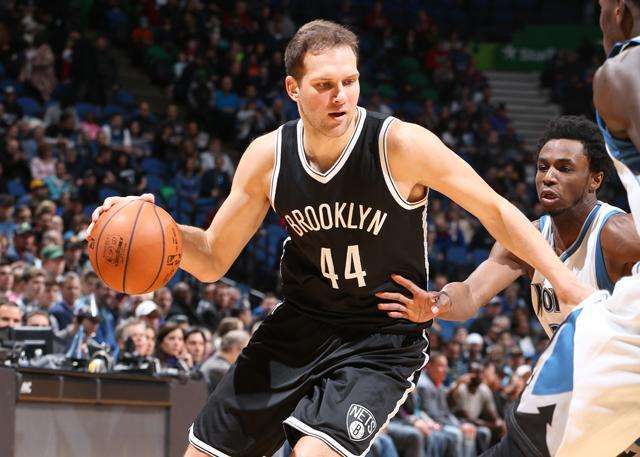 爱游戏官方登录入口-灰熊队巨头康利再次伤愈复出，球队复兴之路迎新希望