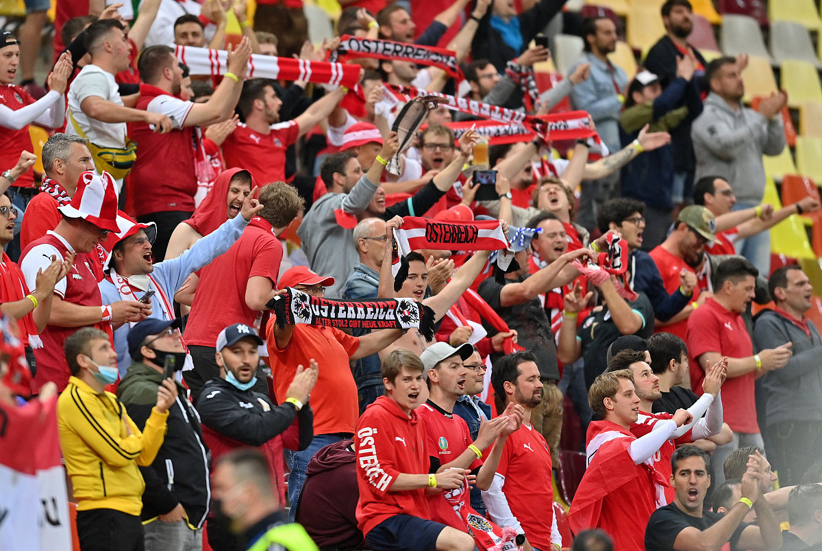 西班牙足球队在比赛中表现出色