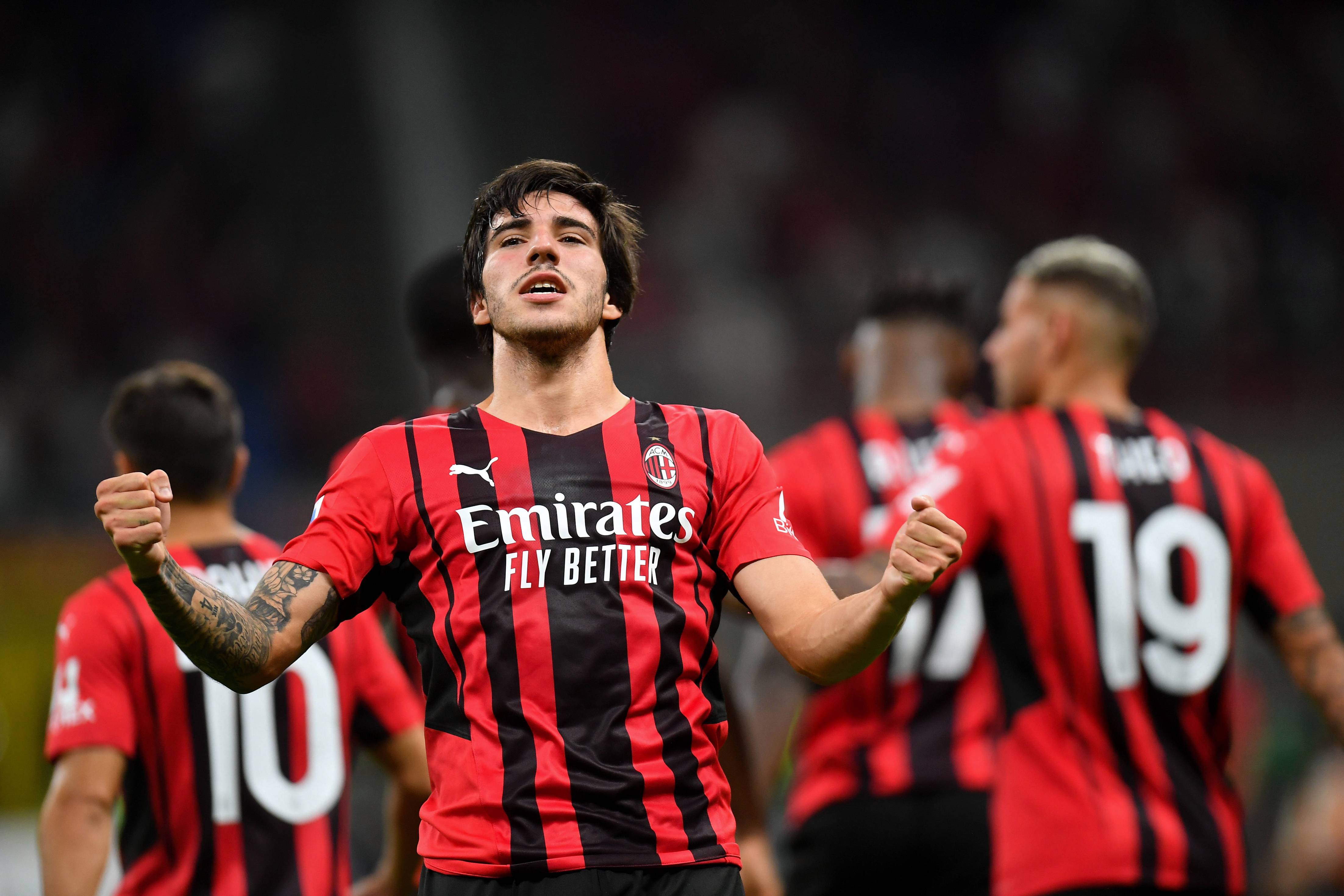 AC米兰球员因伤病逐渐康复，备战下场比赛的简单介绍