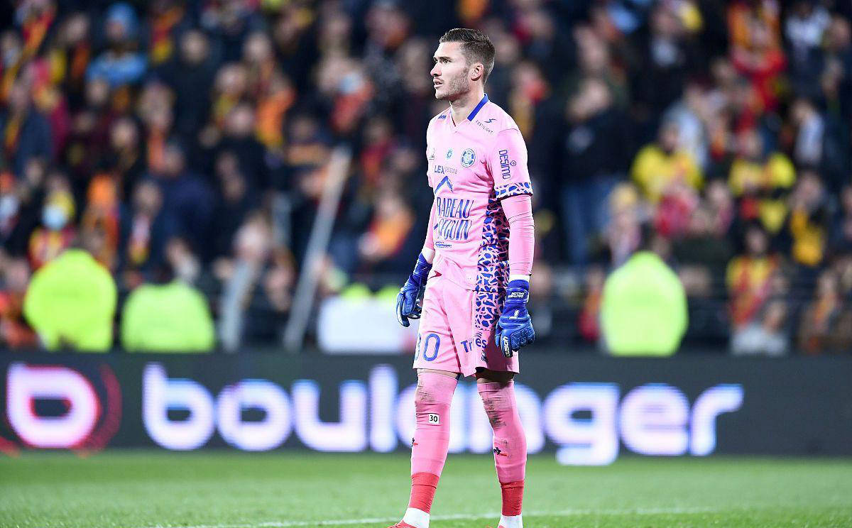 爱游戏体育直播-亚眠主场大胜，保级希望重燃的简单介绍