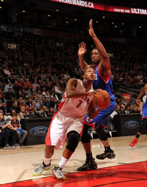 猛龙队轻取76人队，连胜收官